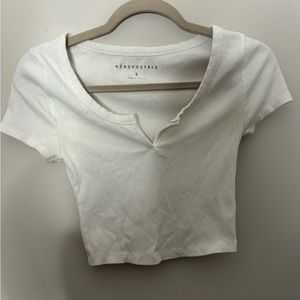 AEROPOSTALE CROPPED NOTCH NECK T